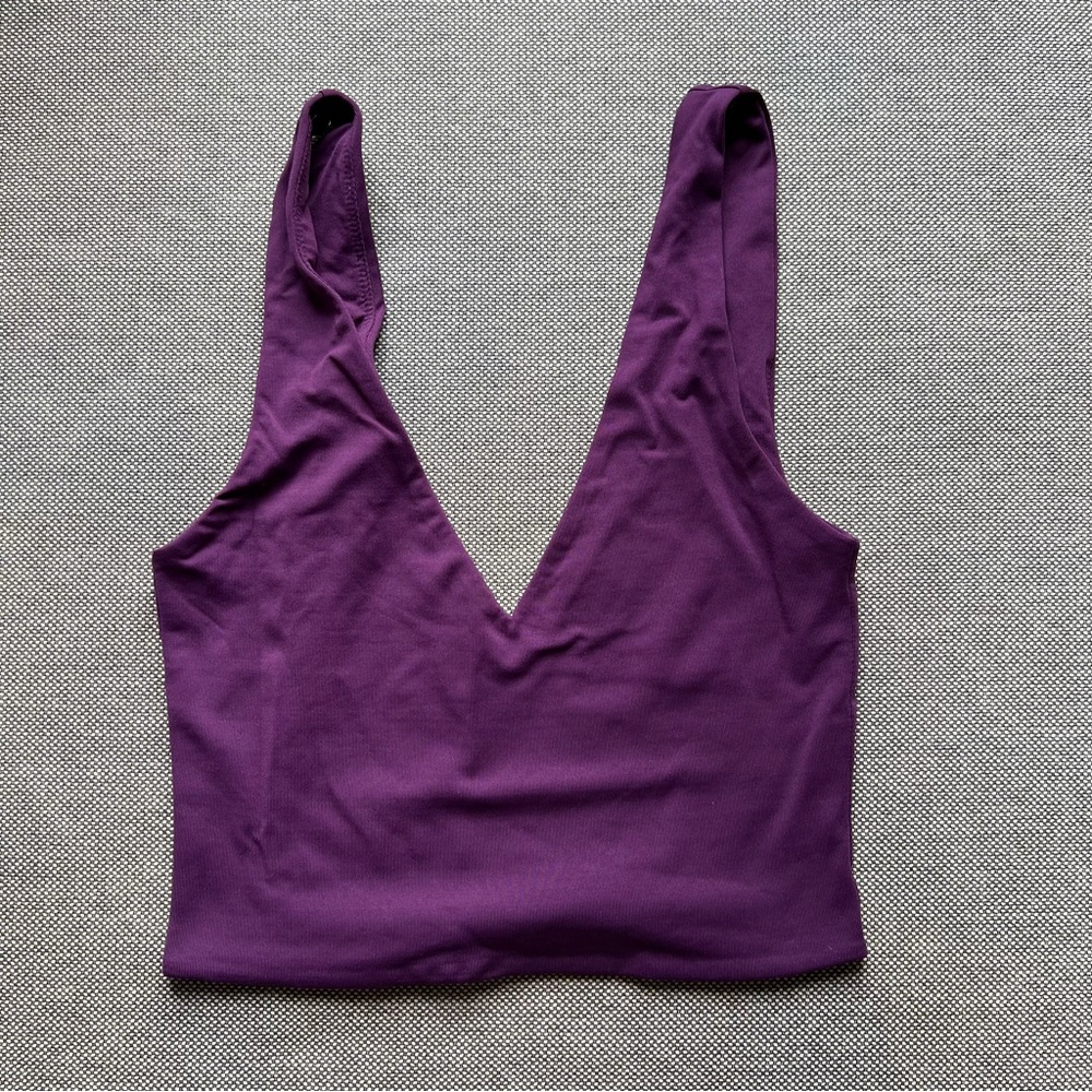 NWOT Aritzia Contour V Neck Tank